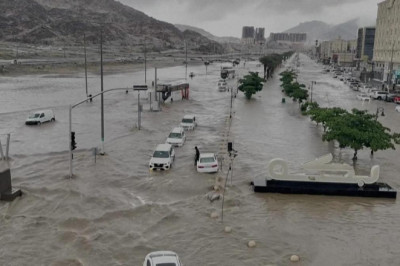 Mekke, Medine ve Cidde'de yoğun yağış! Kırmızı alarm verildi
