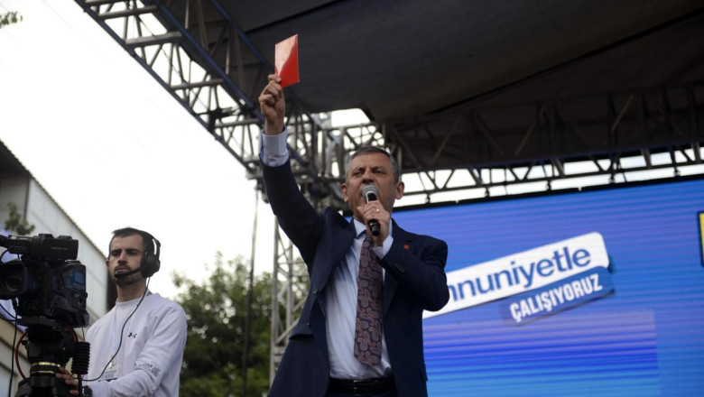 Özel: Seçimi getirene kadar Erdoğan’a kırmızı kartı gösteriyoruz