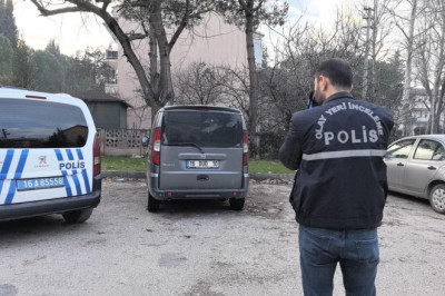 Park halindeki hafif ticari araca 2 mermi isabet etti