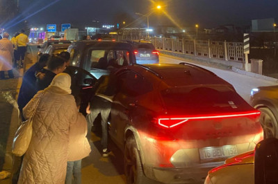 İnegöl'de zincirleme trafik kazası: 2 yaralı