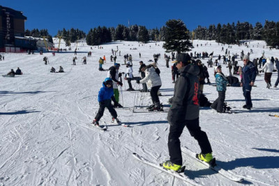 Uludağ'da sömestr tatili yoğunluğu; pistler doldu