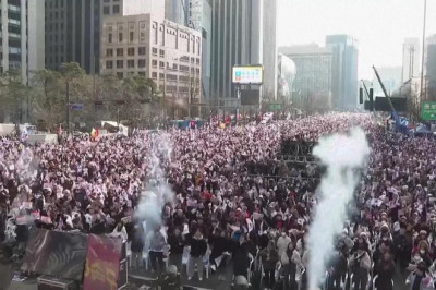 Güney Kore'de protesto şiddeti