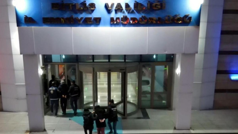 İranlı 3 yolcunun mide ve bağırsaklarından 1 kilo 126 gram metamfetamin çıktı