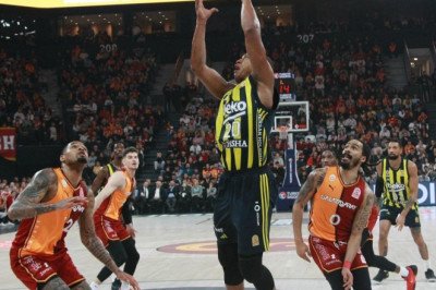 Potadaki derbide Fenerbahçe, Galatasaray’ı mağlup etti