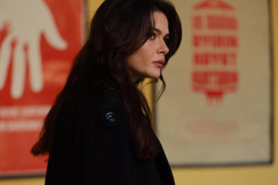 Kocasının vasiyetini öğrenen Alya ağladı! ''Evlen onunla'' Uzak Şehir 10. bölüm izle bilgileri!