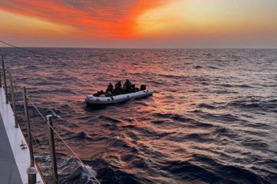 İzmir açıklarında 33 düzensiz göçmen kurtarıldı