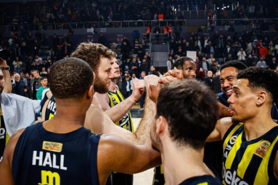 Fenerbahçe, derbide Galatasaray’ı geçti ve finalde Beşiktaş’ın rakibi oldu