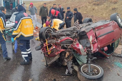 Nevşehir'de devrilen otomobildeki 3 kişi yaralandı