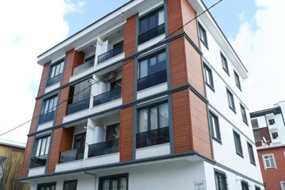 Banyo tavanını delip daireye girdi anne-kıza saldırdı