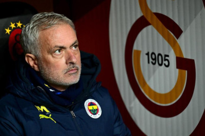 Fenerbahçe'de Jose Mourinho derbilerde sınıfta kaldı...