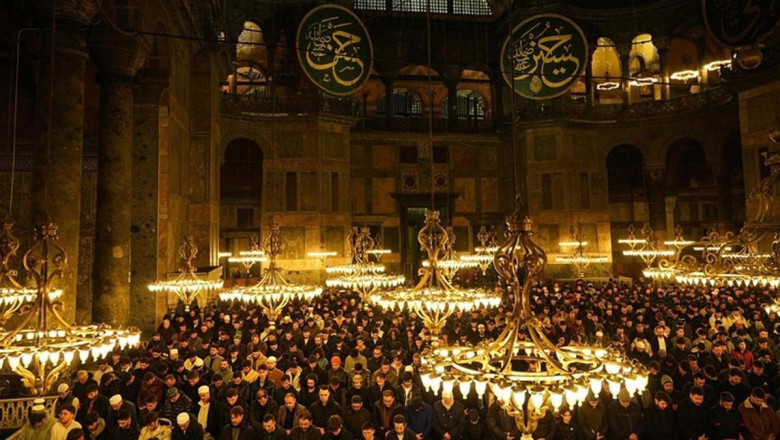 "On bir ayın sultanı" Ramazan ayının ilk teravih namazı kılındı