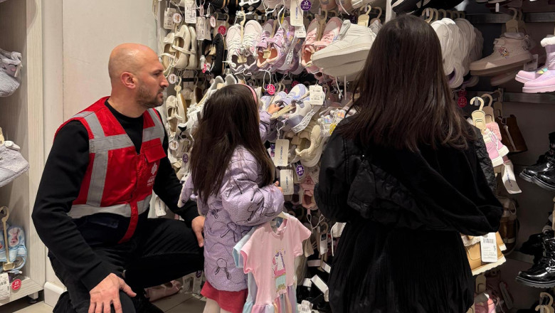 776 Öksüz ve Yetim Çocuğa Bayram Sevinci