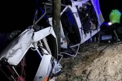 Malatya'da otomobil direğe çarptı; Zeydanur öldü, anne ve babası yaralandı