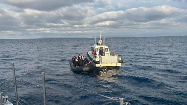 İzmir açıklarında 41 düzensiz göçmen yakalandı