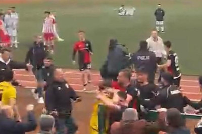 Samsun'da Süper Amatör Lig maçında ortalık karıştı: Futbolcular birbirine girdi