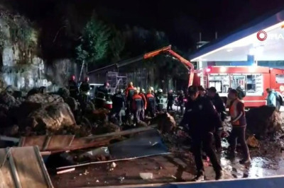 SON DAKİKA HABERİ: Samsun'da heyelan, yaralılar var