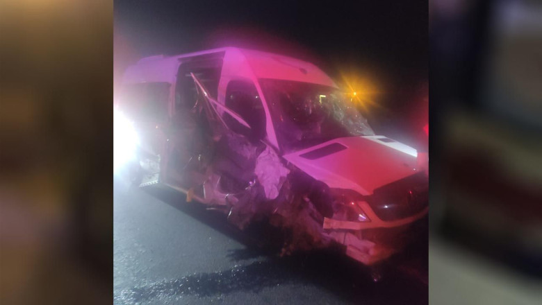 Yalova'da Çöp Kamyonu Minibüsle Çarpıştı: 2 Yaralı