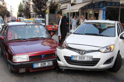 İsmet Acar Caddesi’nde Trafik Kazası: Ucuz Atlatıldı!