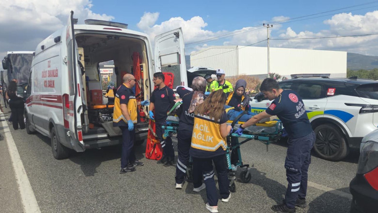 Yolcu Otobüsü Gemi Çapası Taşıyan Tıra Çarptı...3 Yaralı!