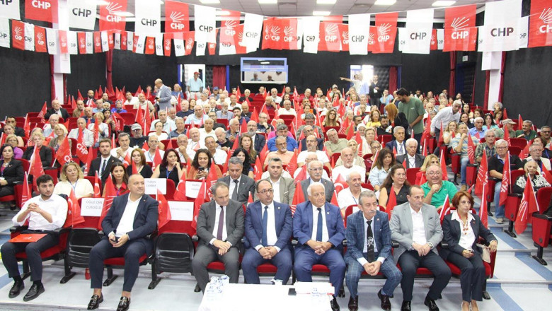 CHP’de Merkez İlçe Kongresi Heyecanı: Kemal Sürel Güven Tazeledi!