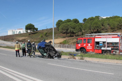 Takla Attı Karşı Şeride Geçti!