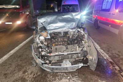 Kırmızı ışıkta duran otomobile arkadan çarptı: 1'i çocuk 5 yaralı