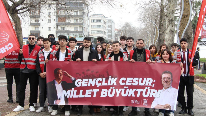 CHP’li Gençlerden Gazipaşa’da Görkemli Yürüyüş