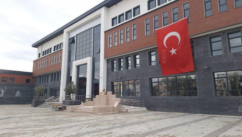 Bitmeyen Okul, Bitmeyen Sözler: Yalova Lisesi Nerede?