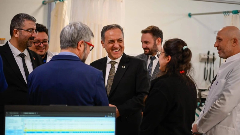 VALİ USTA’DAN HASTALARA ZİYARET