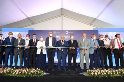 BAKAN VARANK YALOVA’DA TEMİZ ODA FABRİKASI AÇTI