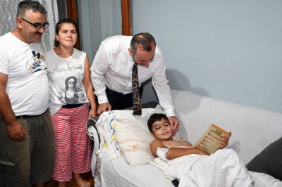 BAŞKAN TUTUK’TAN ALKIŞLANACAK HAREKET TRAFİK KAZASI GEÇİREN ÇOCUĞUN ÇAĞRISINA KAYITSIZ KALMADI