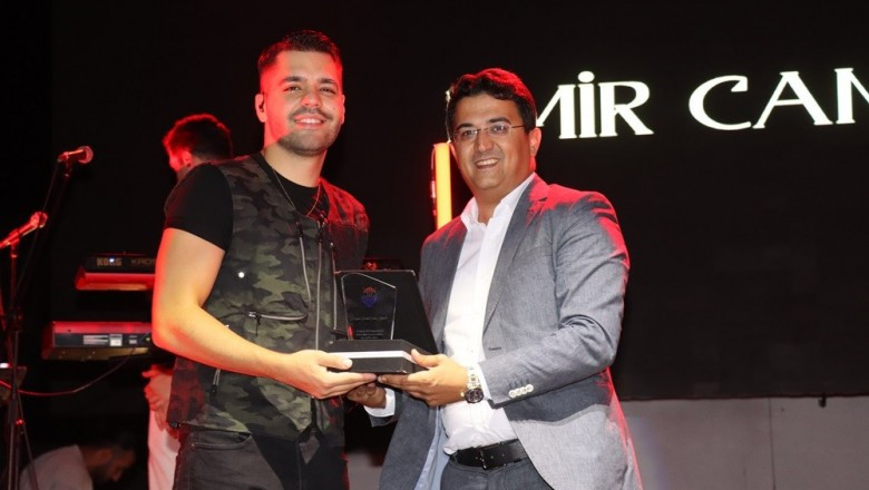 EMİR CAN İĞREK KONSERİNİ BİNLERCE VATANDAŞ İZLEDİ