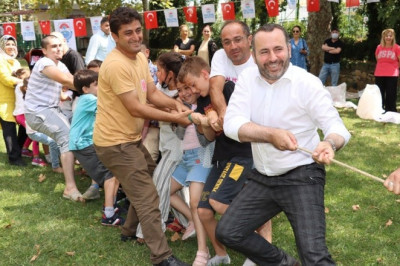 HEM ÇOCUKLAR HEM AİLELER EĞLENDİ