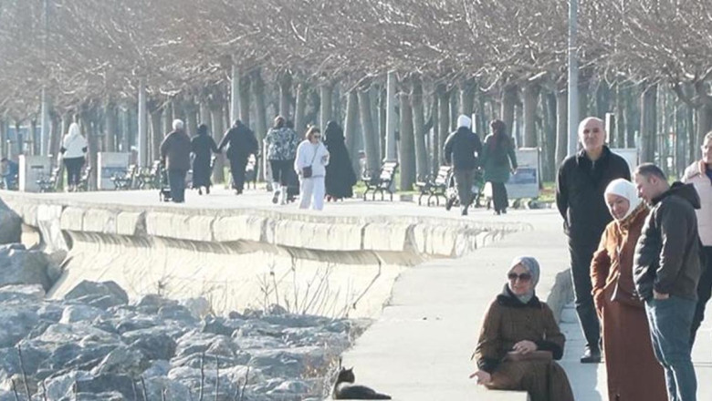 İstanbul'da güzel havayı fırsat bilenler sahileri doldurdu