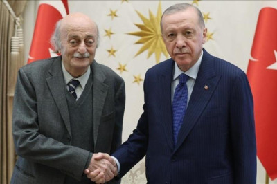 Lübnan'da Dürzi lider Canbolat: Türkiye, Suriye halkını kucaklamıştır