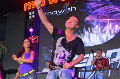 MAWİSH BEACH'TE SERDAR ORTAÇ RÜZGARI