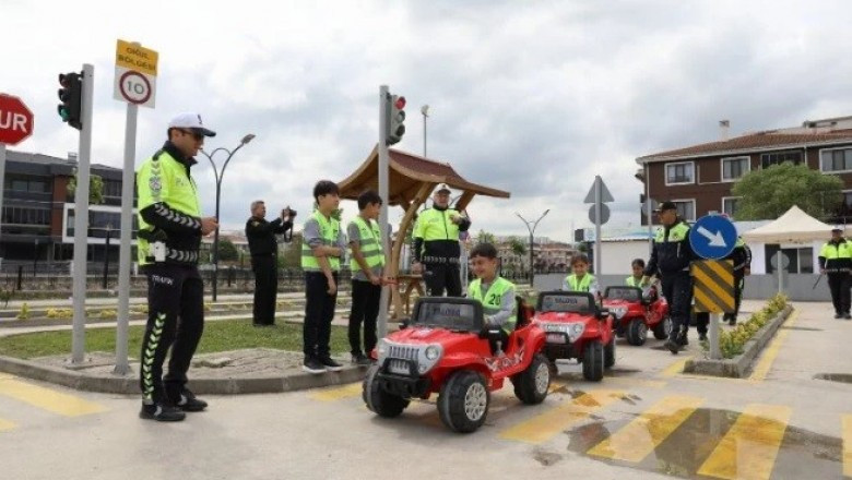 YALOVA’DA TRAFİK EĞİTİM HAFTASI RENKLİ GEÇİYOR
