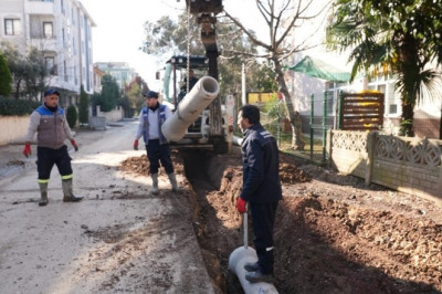 YALOVA'DA YAĞMURSUYU HATTI DÖŞENİYOR
