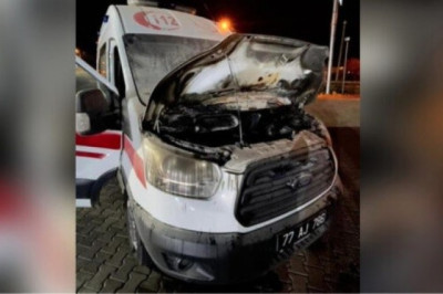 YALOVA'DAN ANTALYA'YA DESTEĞE GİDEN AMBULANS ALEV ALDI