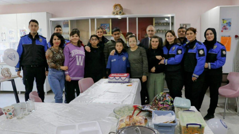 Amasya polisinden zihinsel engelli Zahidenur’a doğum günü sürprizi