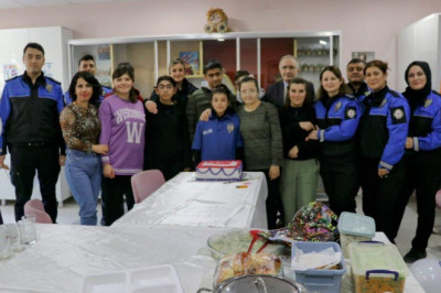 Amasya polisinden zihinsel engelli Zahidenur’a doğum günü sürprizi