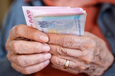 Bakan Göktaş duyurdu! Yaşlı ve engelli aylıkları hesaplara yatırıldı