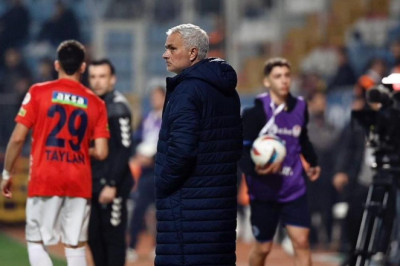 Jose Mourinho’dan yabancı VAR hakemi yorumu! İlk değerlendirmesini yaptı