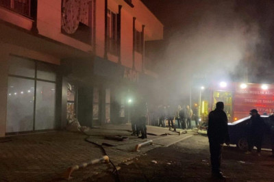 Bursa'da market deposunda çıkan yangın söndürüldü