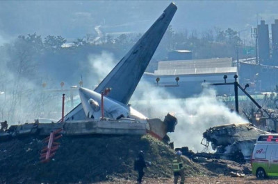 Güney Kore'de düşen yolcu uçağının karakutu incelemesi: Son 4 dakikaya ait veri yok!