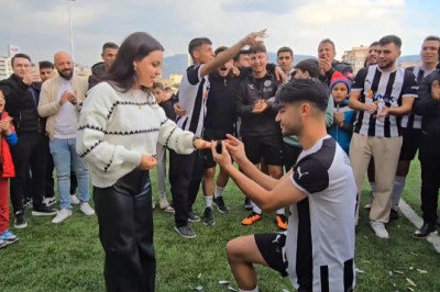 Adana'da şampiyonluk maçında evlilik teklifi