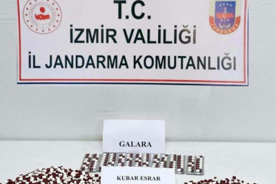 İzmir'de uyuşturucuya 2 gözaltı