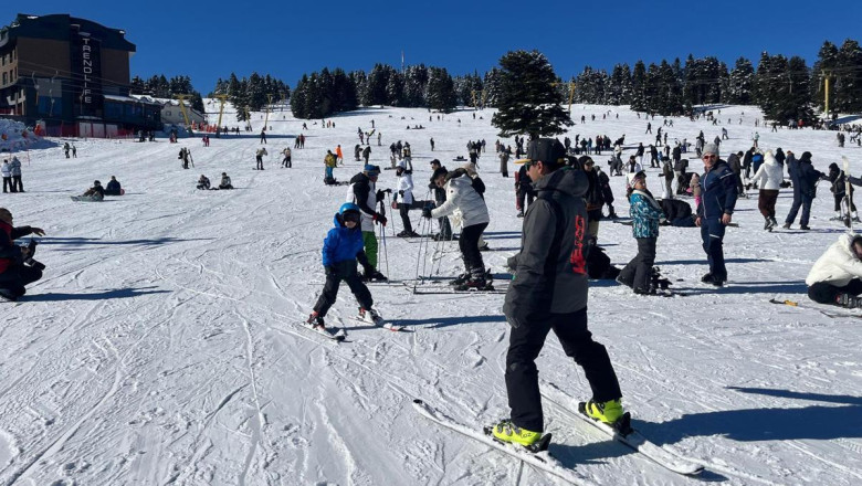 Uludağ'da sömestr tatili yoğunluğu; pistler doldu