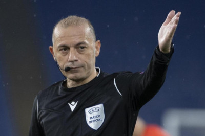 UEFA'dan Cüneyt Çakır'a gözlemcilik görevi! Kenan Yıldız'ın maçına atandı...