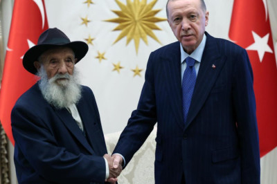 Cumhurbaşkanı Erdoğan, Alevi dedesi Uğurlu'yu kabul etti